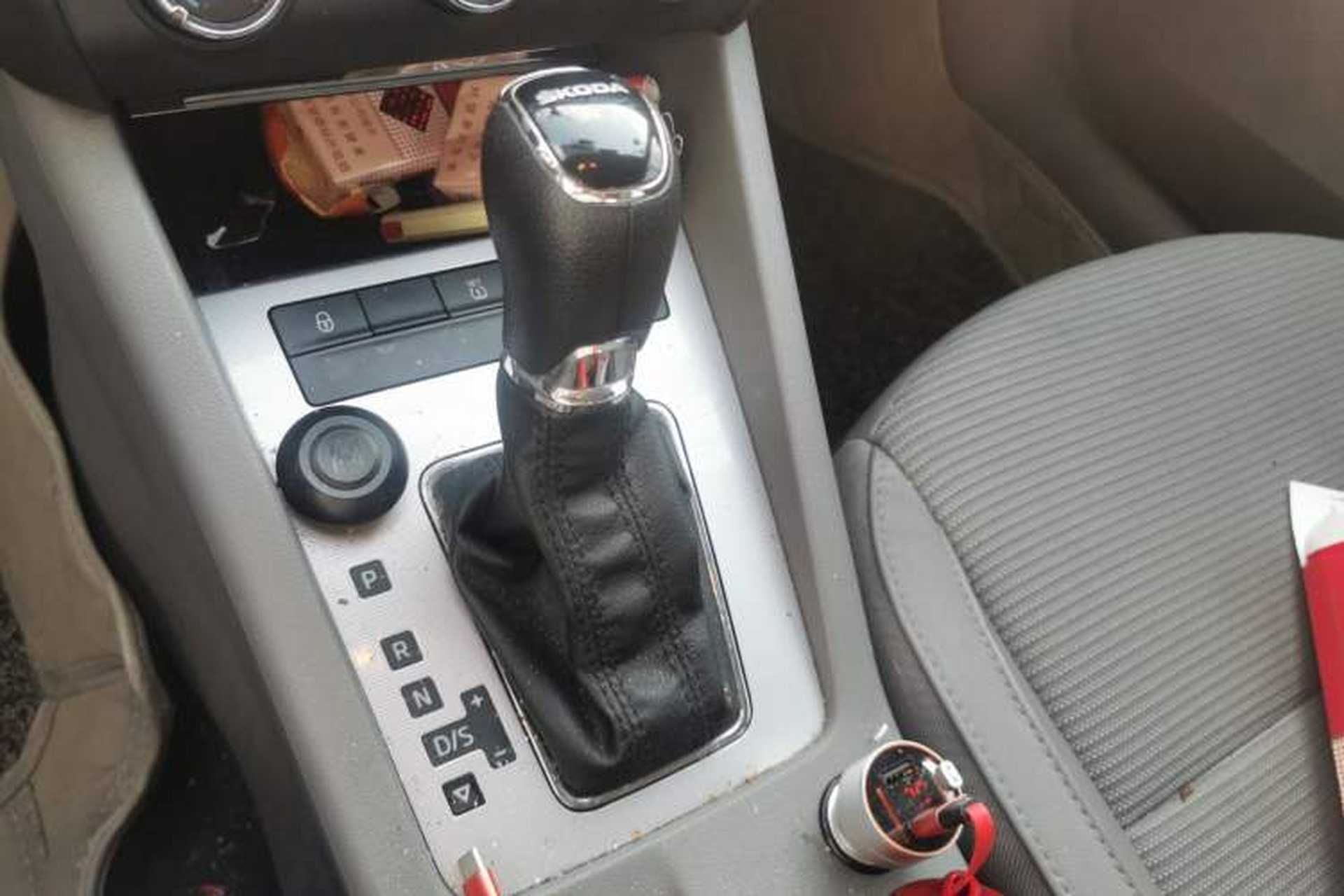 Used Skoda Octavia 2015 1.6L Automatic Yijie Edition Gear Lever