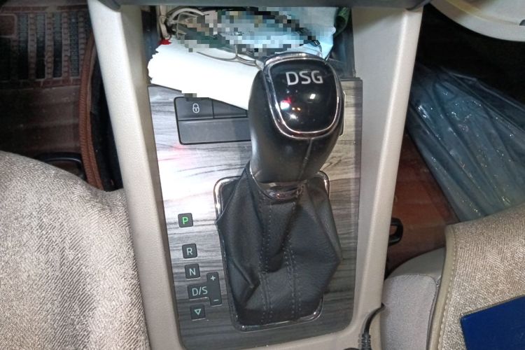 Used Skoda Octavia 2015 1.4TSI DSG Yijun Edition Gear Lever