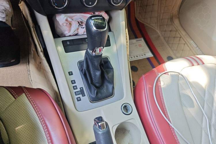 Used Skoda Octavia 2015 1.6L Automatic Yijie Edition Gear Lever