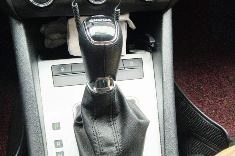 Used Skoda Octavia 2015 1.6L Automatic Yijie Edition Gear Lever