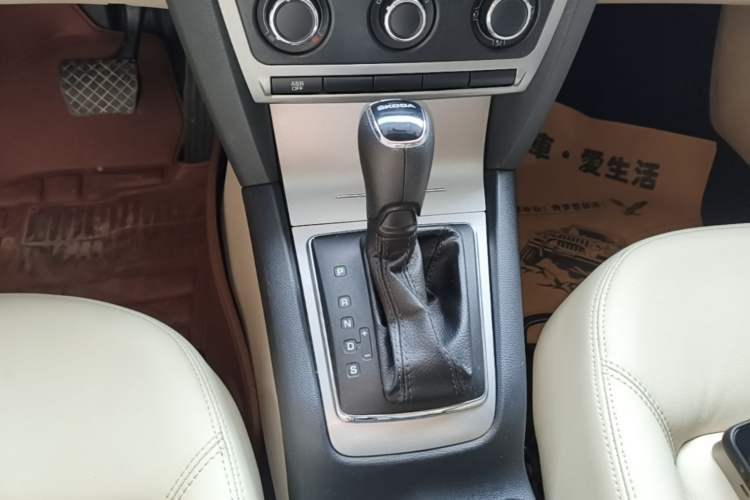 Used Skoda Octavia 2015 Classic Model 1.6L Automatic Yijie Version Gear Lever