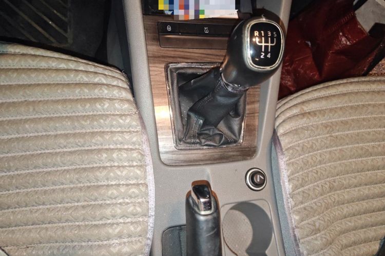 Used Skoda Octavia 2015 1.6L Manual Yijun Edition Gear Lever