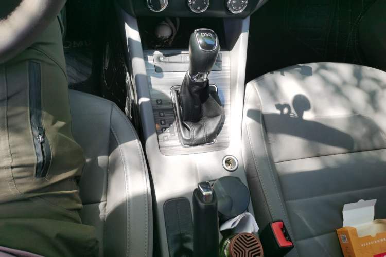 Used Skoda Octavia 2015 1.4TSI DSG Yijun Edition Gear Lever