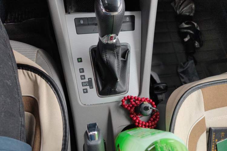 Used Skoda Octavia 2015 1.6L Automatic Yijie Edition Gear Lever