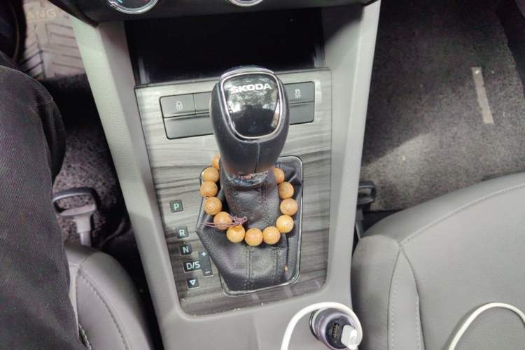 Used Skoda Octavia 2015 1.6L Automatic Yijun Edition Gear Lever