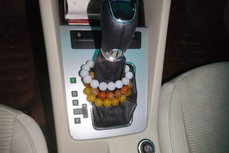 Used Skoda Octavia 2015 1.6L Automatic Yijie Edition Gear Lever