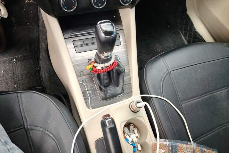 Used Skoda Octavia 2015 1.6L Automatic Yijun Edition Gear Lever