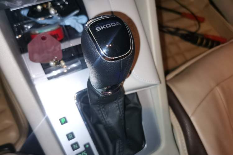 Used Skoda Octavia 2015 1.6L Automatic Yijie Edition Gear Lever
