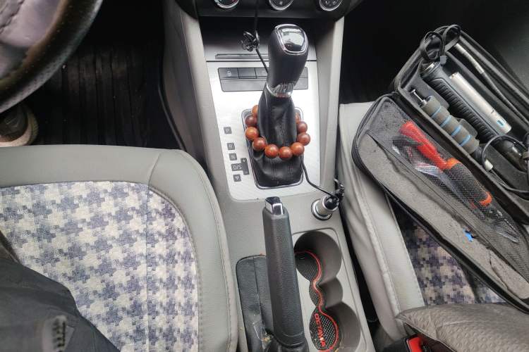 Used Skoda Octavia 2015 1.6L Automatic Yijie Edition Gear Lever