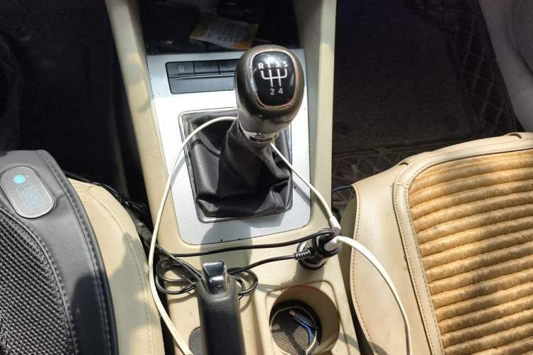 Used Skoda Octavia 2015 1.6L Manual Yijie Edition Gear Lever
