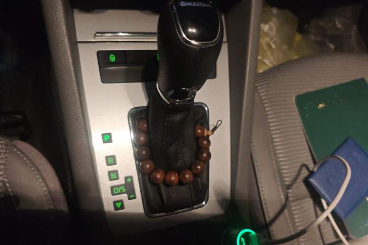 Used Skoda Octavia 2015 1.6L Automatic Yijie Edition Gear Lever