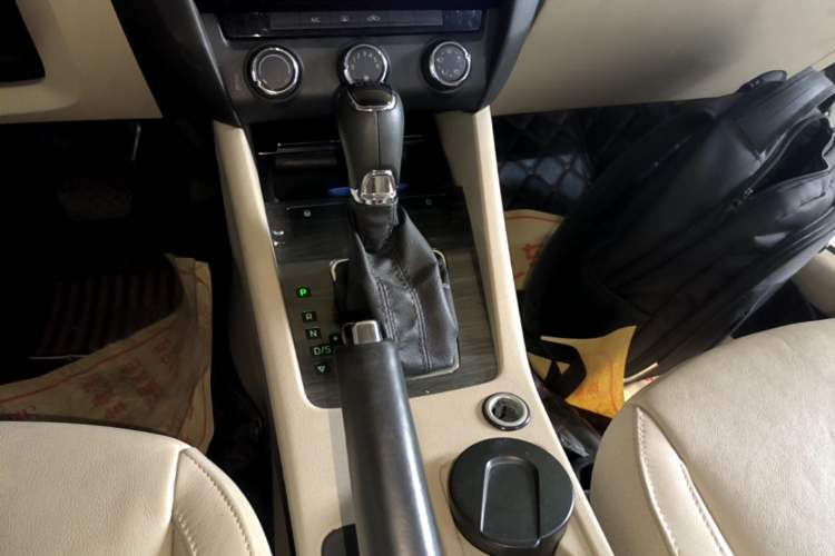 Used Skoda Octavia 2015 1.4TSI DSG Yijun Edition Gear Lever