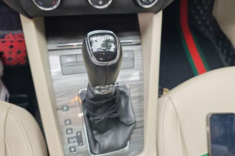 Used Skoda Octavia 2015 1.6L Automatic Yijun Edition Gear Lever