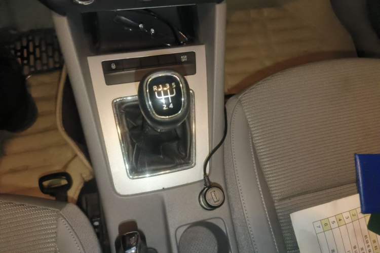 Used Skoda Octavia 2015 1.6L Manual Yijie Edition Gear Lever