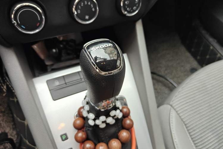 Used Skoda Octavia 2015 1.6L Automatic Yijie Edition Gear Lever