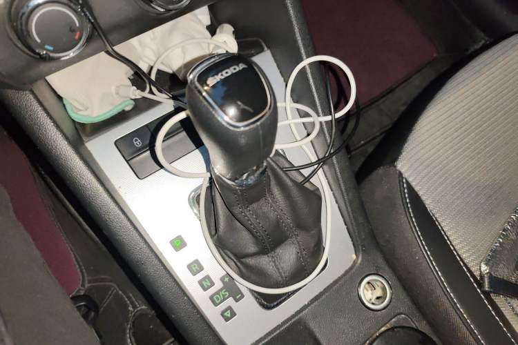 Used Skoda Octavia 2015 1.6L Automatic Yijie Edition Gear Lever