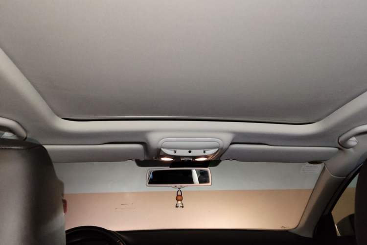 Used Skoda Octavia 2015 1.8T Yizhen Travel Edition Headliner