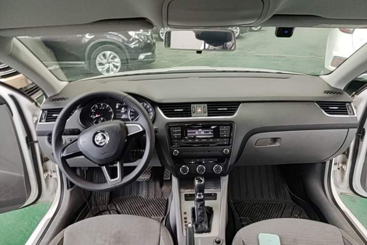 Used Skoda Octavia 2015 1.6L Automatic Yijie Edition Headliner