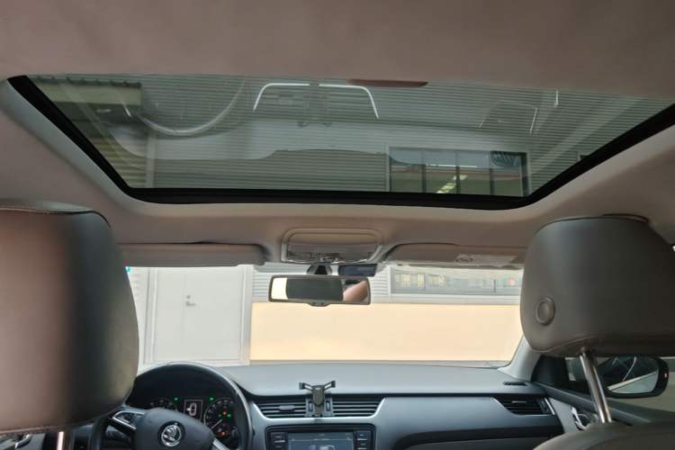 Used Skoda Octavia 2015 1.4TSI DSG Yijun Edition Headliner