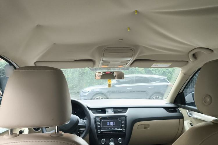 Used Skoda Octavia 2015 1.6L Automatic Yijie Edition Headliner
