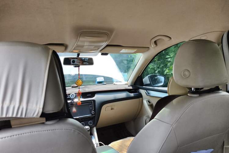 Used Skoda Octavia 2015 1.6L Manual Yijie Edition Headliner