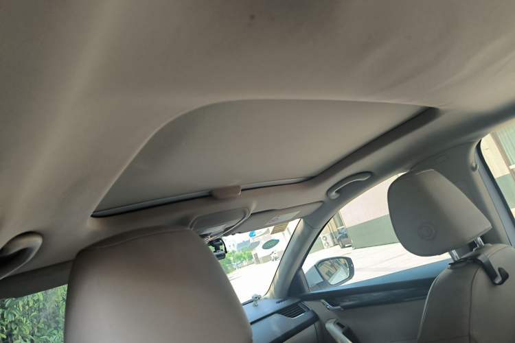 Used Skoda Octavia 2015 1.6L Manual Yijun Edition Headliner