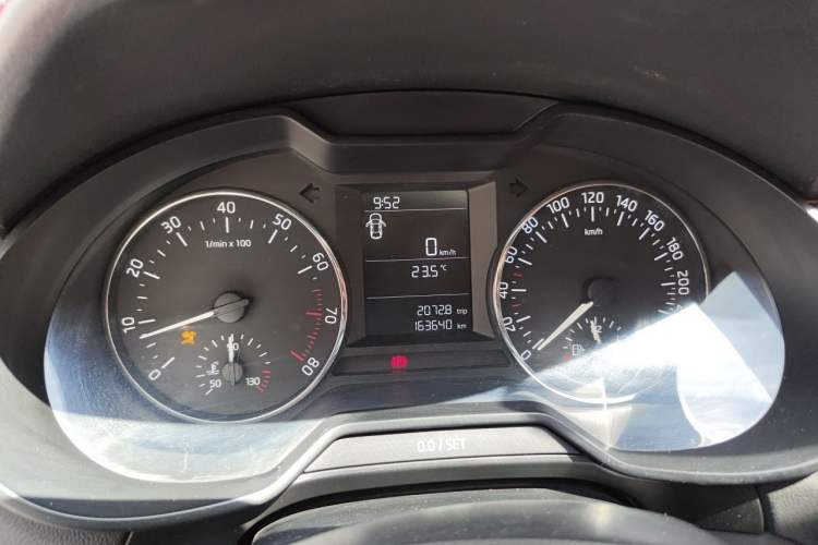 Used Skoda Octavia 2015 1.6L Manual Yijie Edition Instrument Cluster