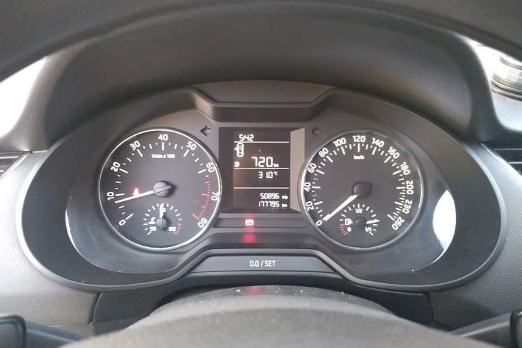 Used Skoda Octavia 2015 1.6L Manual Yijie Edition Instrument Cluster