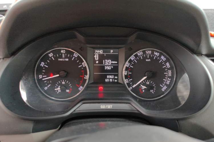 Used Skoda Octavia 2015 1.6L Automatic Yijie Edition Instrument Cluster