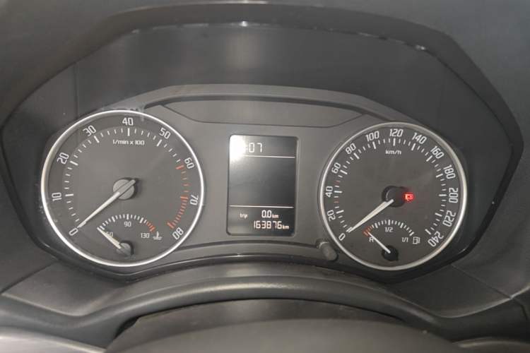 Used Skoda Octavia 2015 Classic Model 1.6L Automatic Yijie Version Instrument Cluster