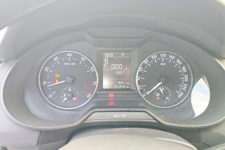 Used Skoda Octavia 2015 1.6L Automatic Yijie Edition Instrument Cluster
