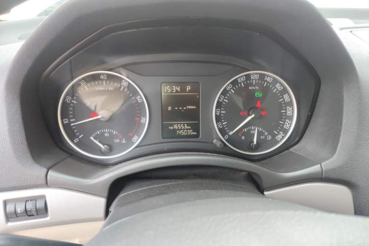 Used Skoda Octavia 2015 Classic Model 1.6L Automatic Yijie Version Instrument Cluster