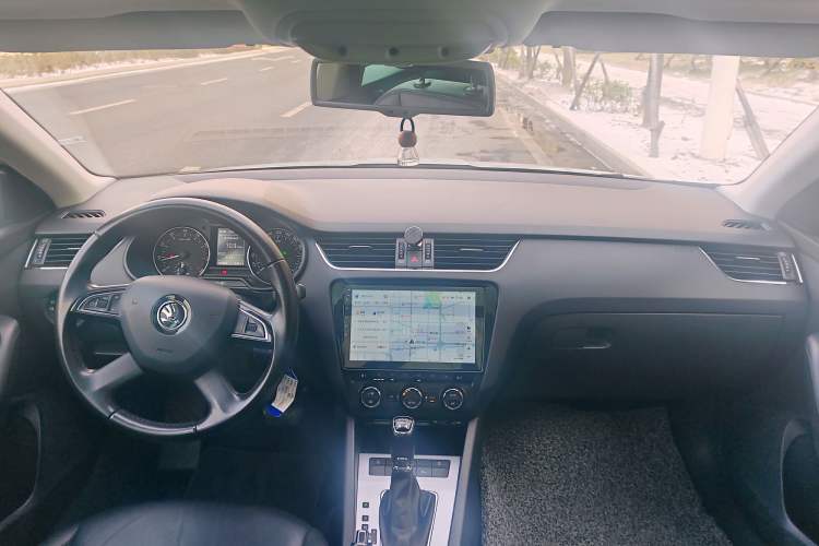 Used Skoda Octavia 2015 1.8T Yizhen Travel Edition Interior 1