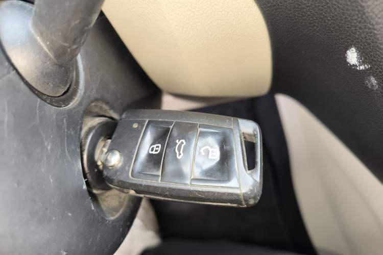 Used Skoda Octavia 2015 1.6L Manual Yijie Edition Interior 1