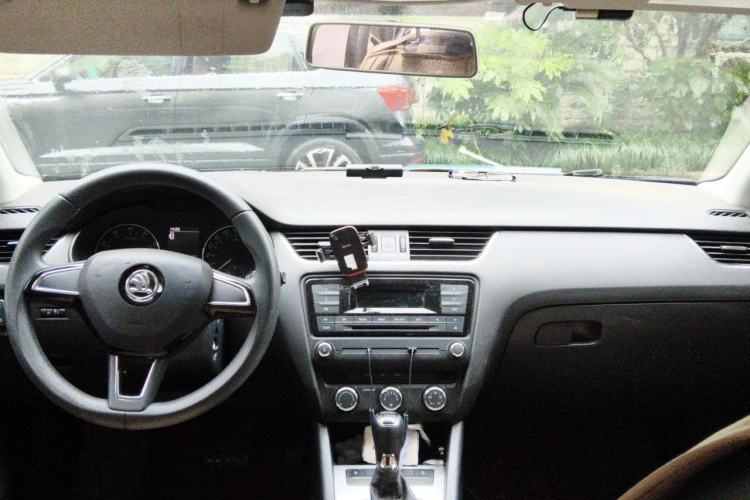 Used Skoda Octavia 2015 1.6L Automatic Yijie Edition Interior 2