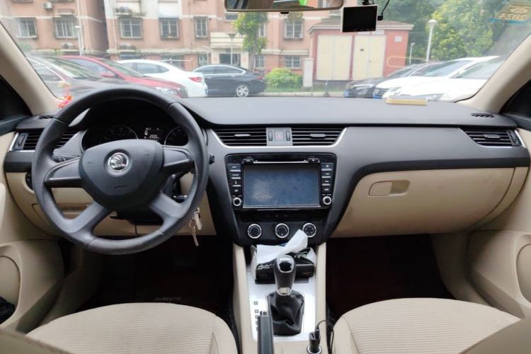 Used Skoda Octavia 2015 1.6L Automatic Yijie Edition Interior 2