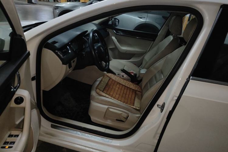 Used Skoda Octavia 2015 1.6L Automatic Yijun Edition Interior 3