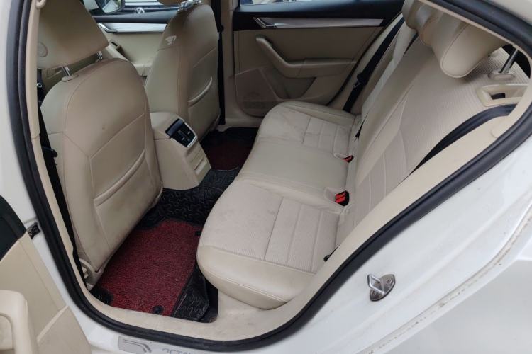 Used Skoda Octavia 2015 1.6L Automatic Yijie Edition Interior 4