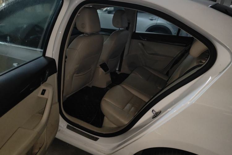 Used Skoda Octavia 2015 1.6L Automatic Yijun Edition Interior 4