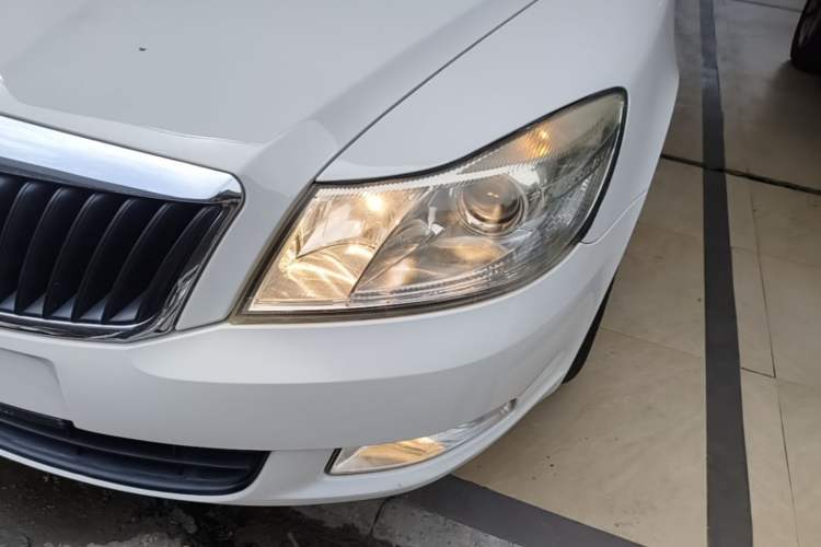 Used Skoda Octavia 2015 Classic Model 1.6L Automatic Yijie Version Left Front Headlight