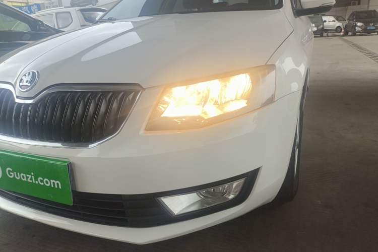 Used Skoda Octavia 2015 1.6L Automatic Yijie Edition Left Front Headlight