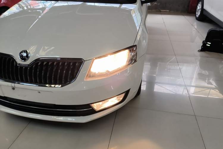 Used Skoda Octavia 2015 1.6L Automatic Yijun Edition Left Front Headlight
