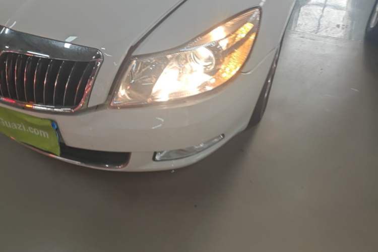 Used Skoda Octavia 2015 Classic Model 1.6L Automatic Yijie Version Left Front Headlight