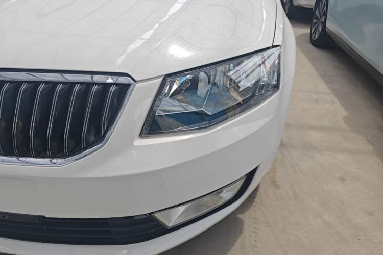 Used Skoda Octavia 2015 1.6L Automatic Yijie Edition Left Front Headlight