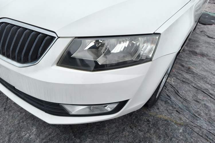Used Skoda Octavia 2015 1.6L Manual Yijie Edition Left Front Headlight