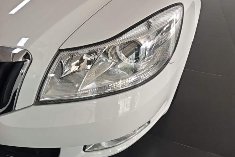 Used Skoda Octavia 2015 Classic Model 1.6L Automatic Yijie Version Left Front Headlight