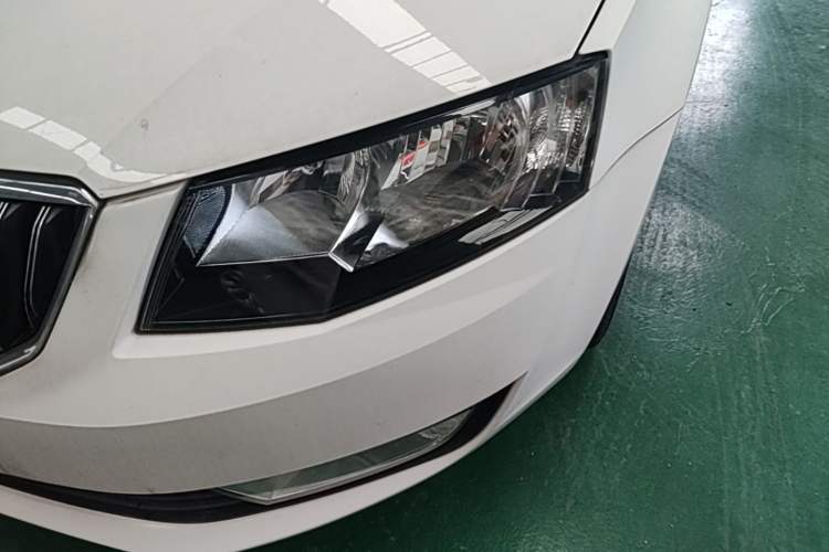 Used Skoda Octavia 2015 1.6L Automatic Yijie Edition Left Front Headlight