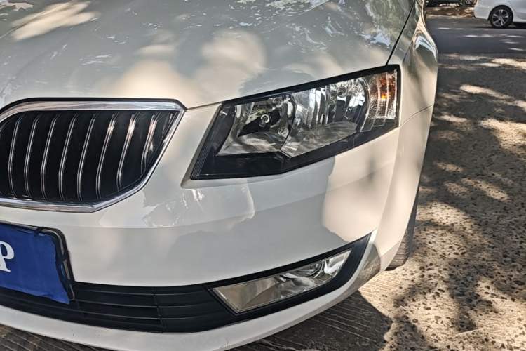 Used Skoda Octavia 2015 1.6L Manual Yijie Edition Left Front Headlight