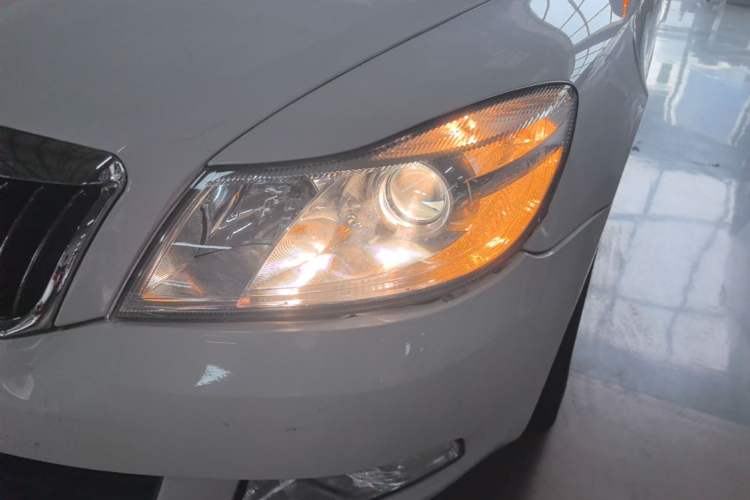 Used Skoda Octavia 2015 Classic Model 1.6L Automatic Yijie Version Left Front Headlight