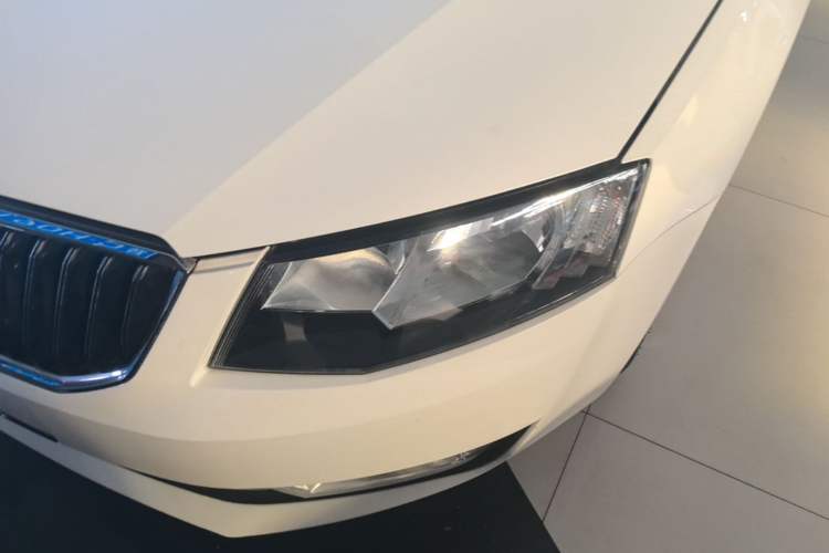 Used Skoda Octavia 2015 1.6L Automatic Yijun Edition Left Front Headlight